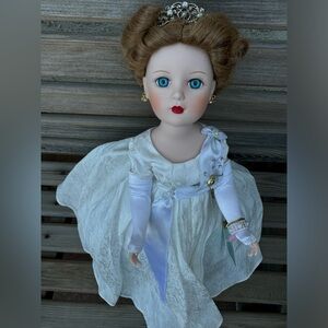 Madame Alexander Queen Elizabeth II 16" Porcelain #79640 1998 Vintage New Htf